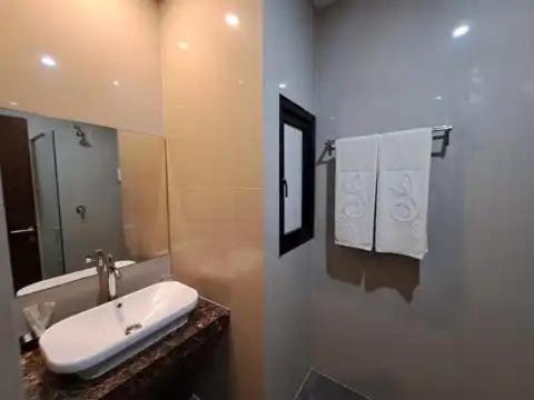 Hotel Simfony Alor Kalabahi Екстер'єр фото